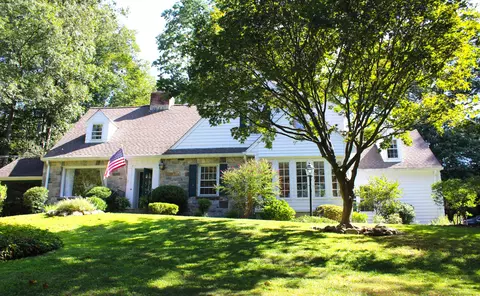 34 Old Rock Ln, Norwalk, CT 06850