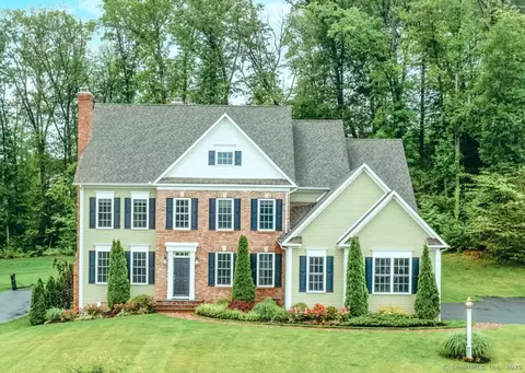 35 Bridgehampton Xing, Unionville, CT 06085