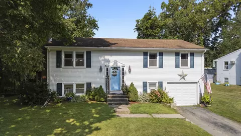 155 Fawn Hill Dr, Westbrook, CT 06498