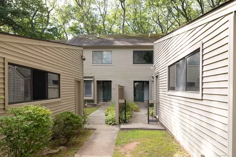 8 Farmington Chase Cres #8, Farmington, CT 06032