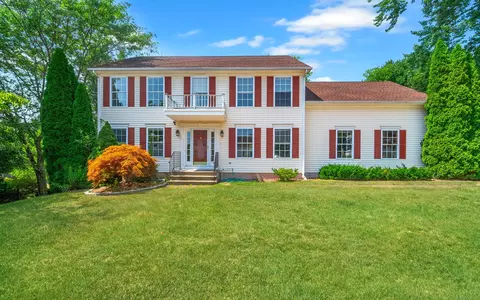 112 Sky View Cir, Hamden, CT 06514