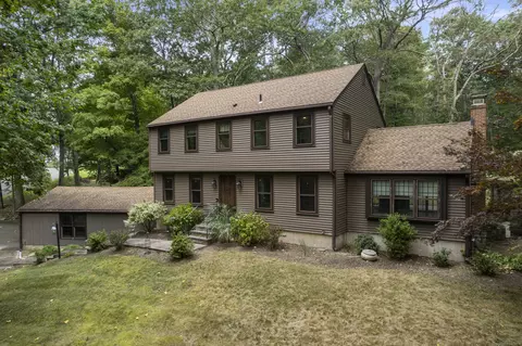 42 Forest Brook Rd, Guilford, CT 06437