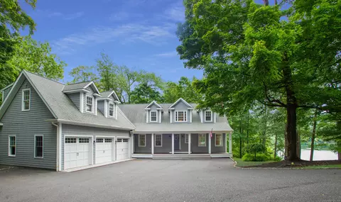 23 Pond Rd, Ridgefield, CT 06877