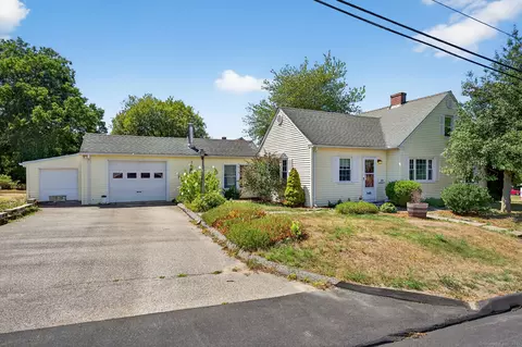 32 S Broad St, Stonington, CT 06378