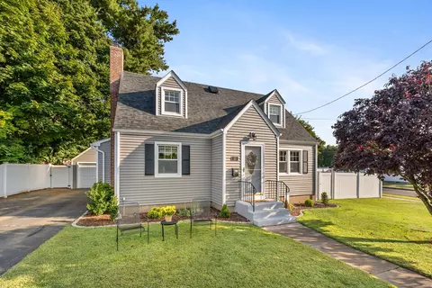 15 Deepwood Dr, Manchester, CT 06040