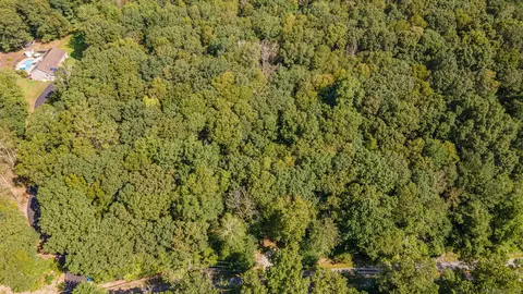 62 Douglas Ln, Waterford, CT 06385