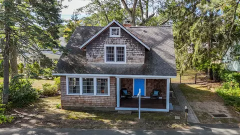 9 Hoskins St, Niantic, CT 06357