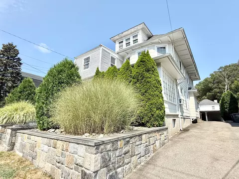 74 Charron St, Bridgeport, CT 06606