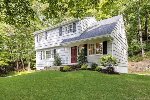 15 Riverside Dr, Ridgefield, CT 06877
