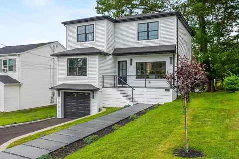 59 Cranston Ave, Shelton, CT 06484