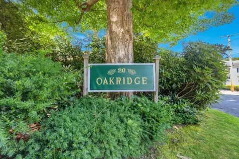 20 Comstock Ave #2C, Essex, CT 06442