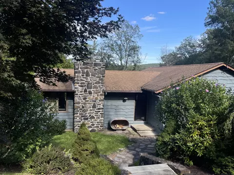 4 Mary Bee Ln, Sherman, CT 06784