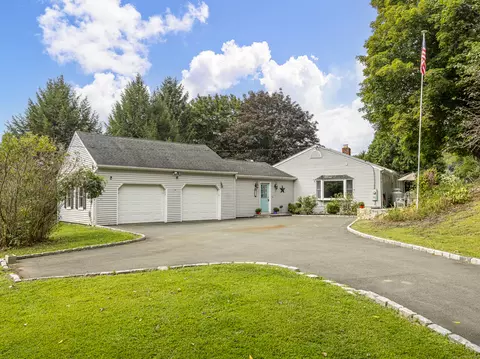 112 E Pembroke Rd, Danbury, CT 06811