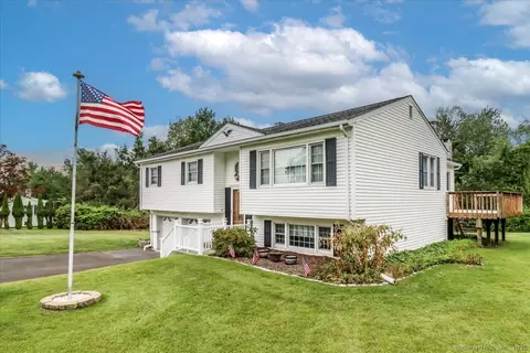 10 Knollcrest Dr, Brookfield, CT 06804