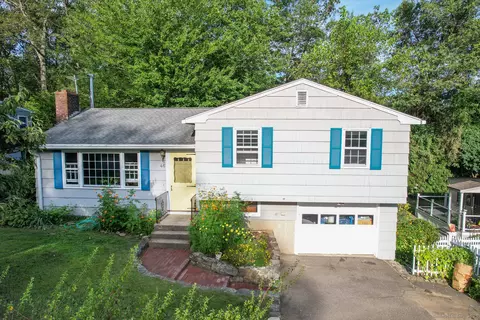 46 Thrushwood Pl, Waterbury, CT 06708