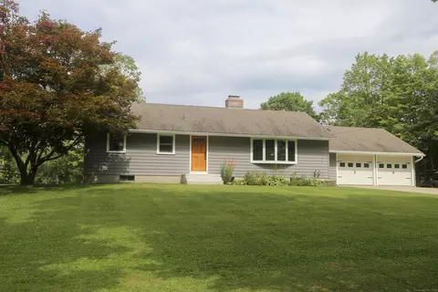 8 Goodhouse Rd, Litchfield, CT 06759