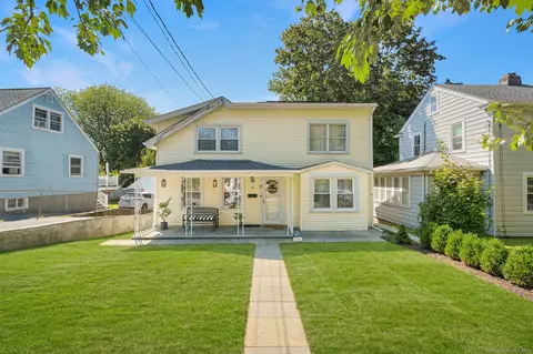 90 Courtland Hill St, Stamford, CT 06906