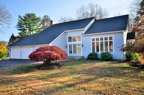 56 W Gerald Dr, Manchester, CT 06040