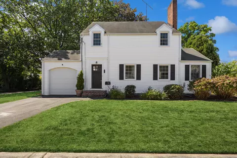 91 Gillies Rd, Hamden, CT 06517