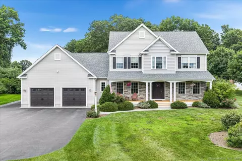24 Whitebrook Dr, Brooklyn, CT 06234