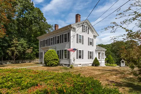 110 Flanders Rd, Stonington, CT 06378
