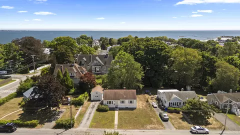 87 Bayshore Dr, New London, CT 06320