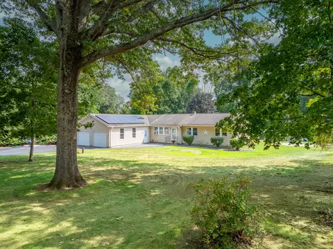 16 Gooseneck Hill Rd, Canterbury, CT 06331