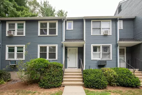 204 Greens Loop #204, Cheshire, CT 06410