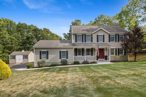 17 Ridgeview Dr, East Hampton, CT 06424