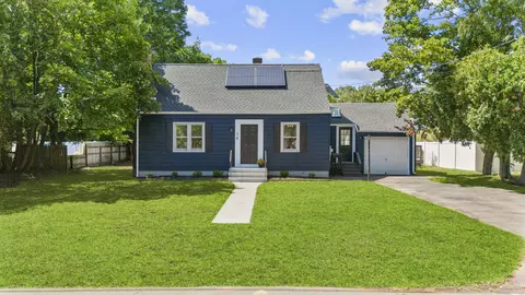 16 Samoset Ave, North Haven, CT 06473