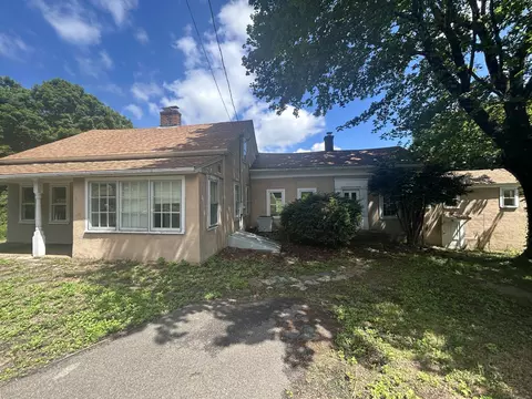 34 Beacon Rd, Bethany, CT 06524