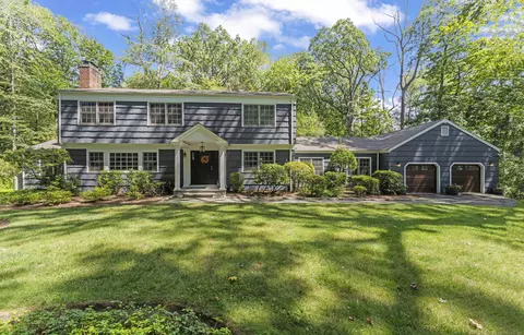 108 Dogwood Ct, Stamford, CT 06903