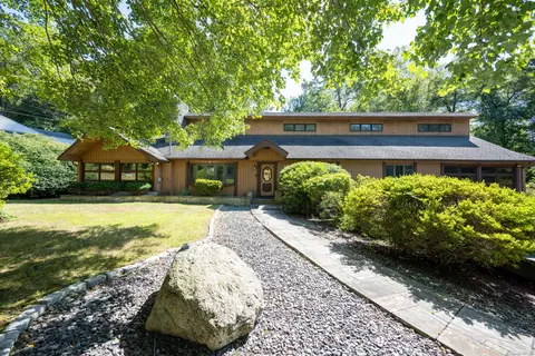 41 Blue Ridge Dr, Trumbull, CT 06611