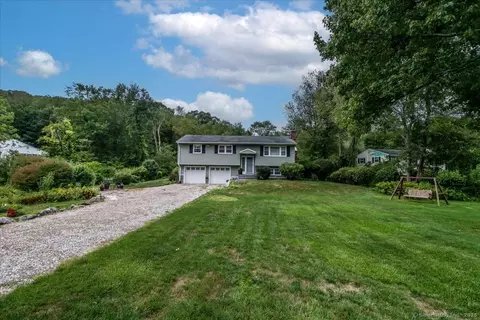 10 Overbrook Dr, New Fairfield, CT 06812