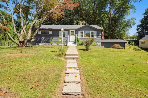 5 Country Dr, Norwich, CT 06360
