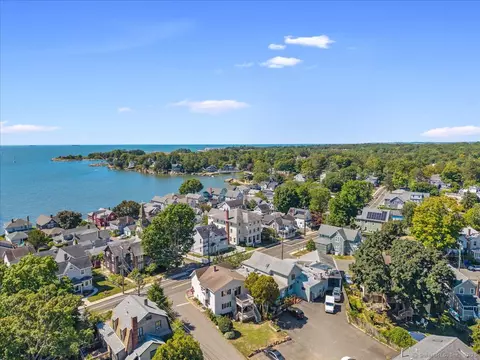 132 Shore Dr, Branford, CT 06405