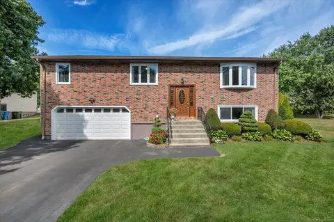 27 Cooper Hill Ct, Hamden, CT 06514