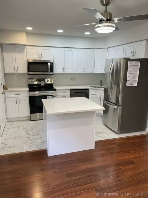 7 Savin Park #7, West Haven, CT 06516