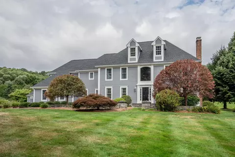 3 Woodchuck Hill Rd, Simsbury, CT 06092