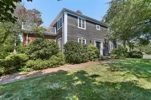 2 Fairchild Cir, Trumbull, CT 06611
