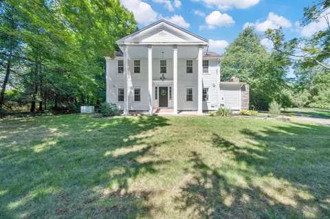 253 Mashamoquet Rd, Pomfret, CT 06259