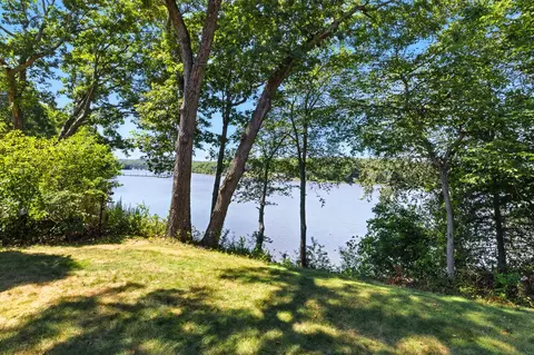 40 Riverbend Dr, Mystic, CT 06355