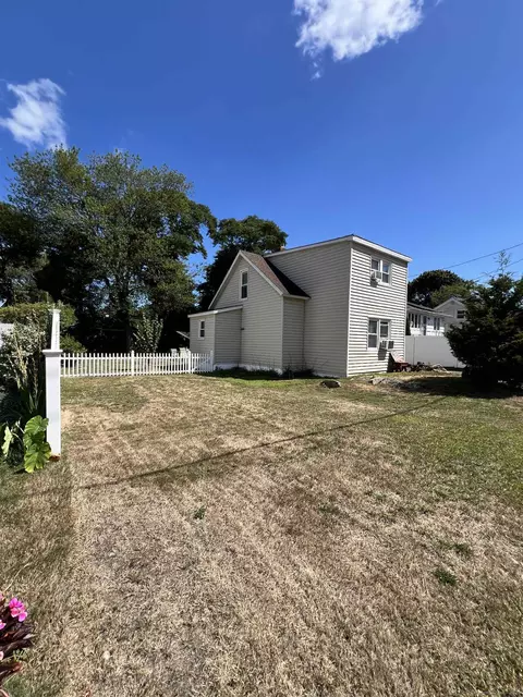 57 Palmetto Trl, East Haven, CT 06512