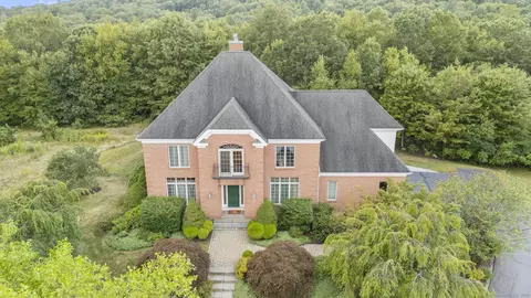 40 Donna Dr, Burlington, CT 06013