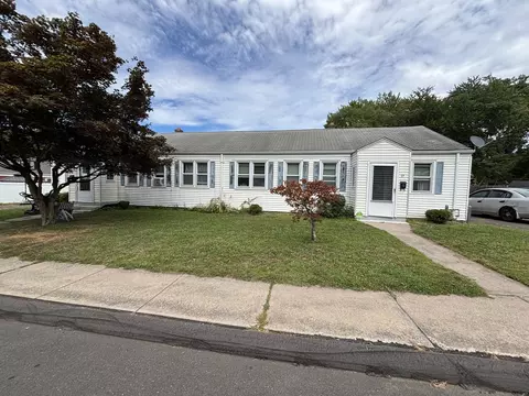 71 Higbie Dr, East Hartford, CT 06108