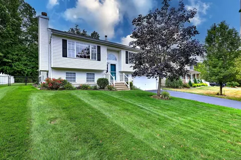 11 Peppermill Dr, West Haven, CT 06516