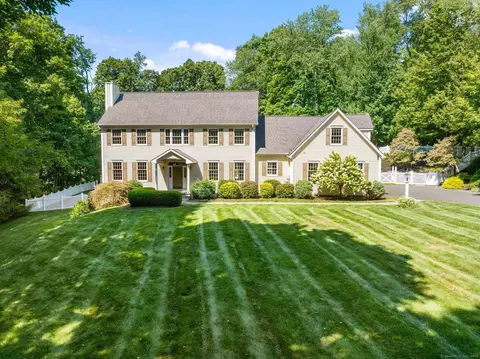 6 Saugatuck Ridge Rd, Danbury, CT 06810