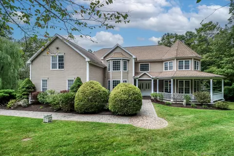 151 Guernsey Ln, New Milford, CT 06776