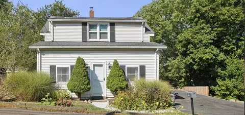 4 Bellview Rd, Branford, CT 06405