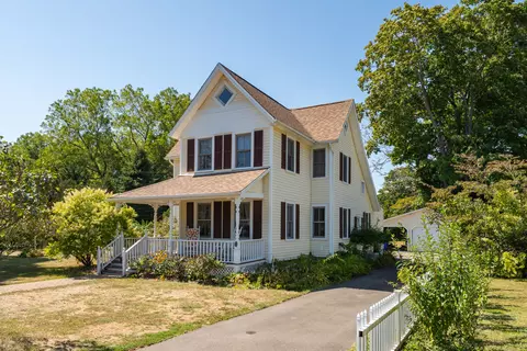 13 Waterside Ln, Clinton, CT 06413